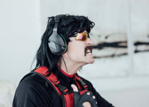 В Fortnite вышел скин, который напоминает образ Dr Disrespect