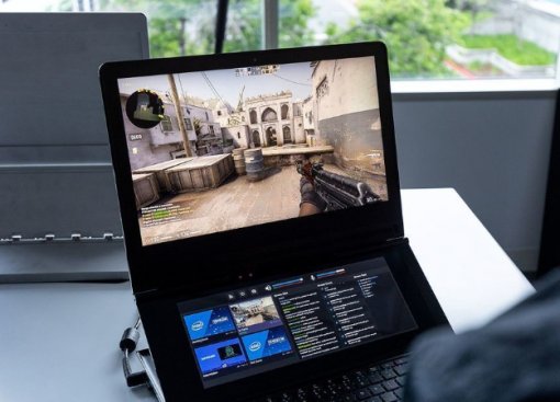Intel показала необычный геймерский ноутбук Honeycomb Glacier с двумя экранами и подставкой
