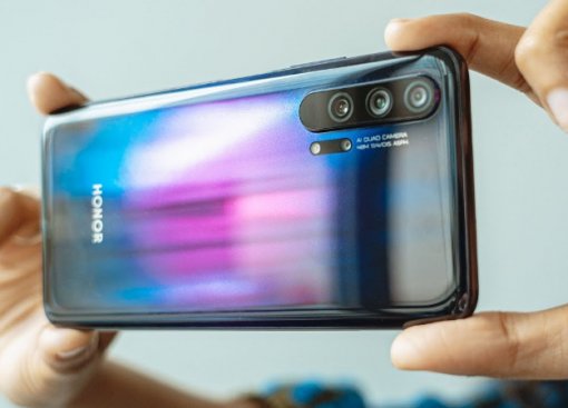 Huawei отложила продажи флагмана Honor 20 Pro на неизвестный срок