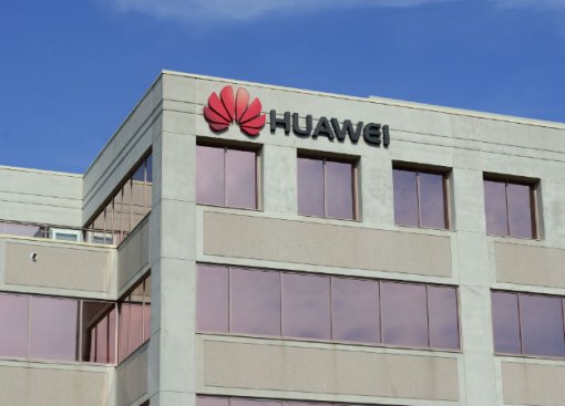 Волна отказов нарастает: работать с Huawei отказалась Panasonic, а Toshiba приостановила поставки