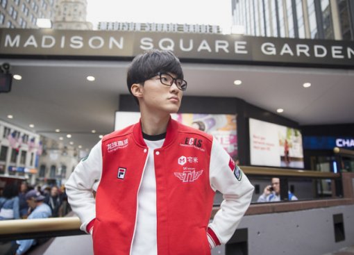 Faker — волшебник! Лучший игрок планеты в League of Legends уничтожил четверых Азиром