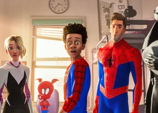 Три киношных Человека-паука и Гвен-паук — это фанатские постеры фильмов о мультивселенной Marvel
