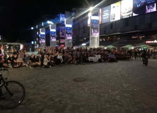 Финские поклонники CS:GO после финала оккупировали площадь перед стадионом