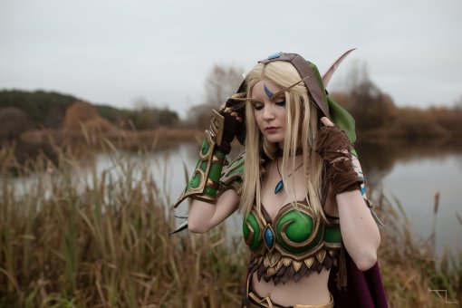 Решительная Аллерия Ветрокрылая в отличном косплее World of Warcraft