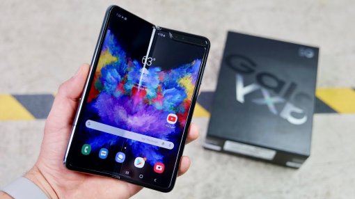 Складной флагман Samsung Galaxy Fold приехал в Россию. Заявленная цена — 160 000 рублей