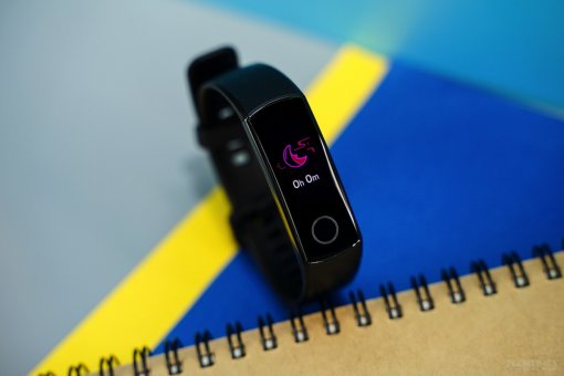 Бренд Honor дает шанс купить фитнес-трекер Honor Band 5 всего за 100 рублей