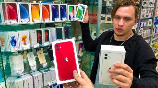 В Москве мошенник рассчитался за iPhone 11 деньгами «Банка приколов»