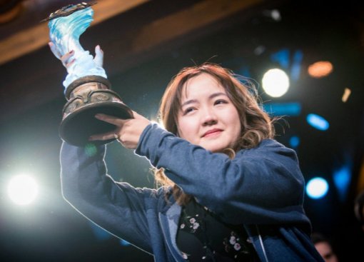 «Вы должны забыть про свой пол и сделать это». На Blizzcon 2019 по Hearthstone победила девушка