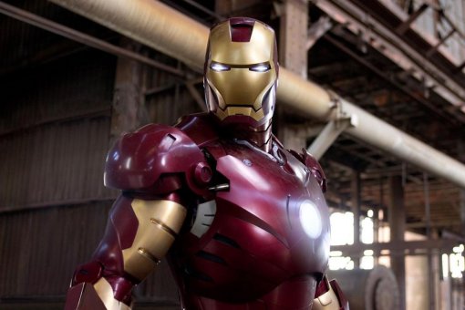 Тони Старк застревает в броне на концепт-арте «Железного Человека»