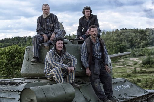 Больше всего в 2019 году россиянам понравились фильм «Т-34» и украинский сериал «Пес»