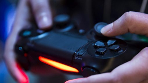 DualShock сможет определять потливость рук. Это новый патент Sony