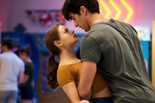 Netflix показал трейлер романтической комедии «Будка поцелуев 2»