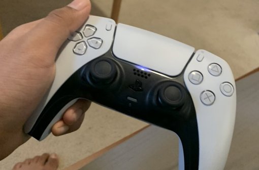 Опубликовано первое «живое» видео геймпада DualSense для PlayStation 5