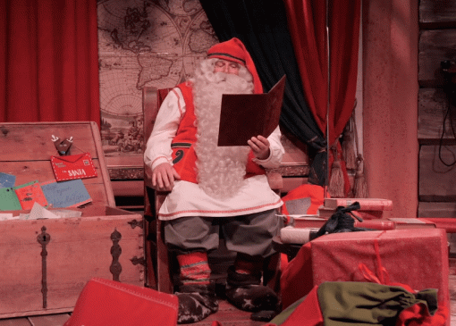 Санта-Клаус записал обращение для россиян. В нем он призвал соблюдать меры безопасности