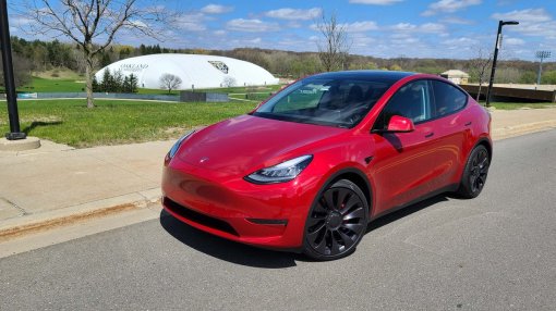 У Tesla Model Y ветром оторвало крышу. Спустя 2 часа после покупки авто