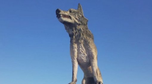 В Казахстане установили самую большую в мире статую волка. И это кринж