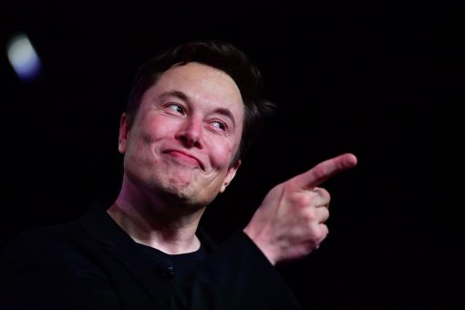 На Илона Маска подали в суд. Инвестору Tesla не нравятся его «беспорядочные твиты»