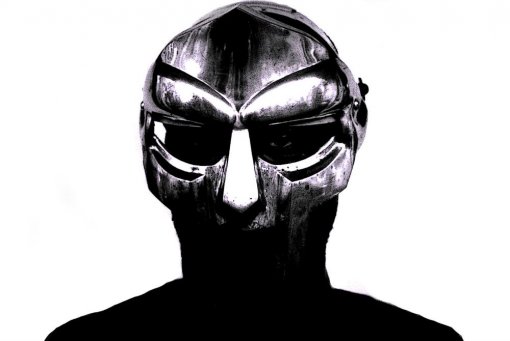 Маску MF DOOM продали с аукциона криптоискусства за 810 тысяч долларов