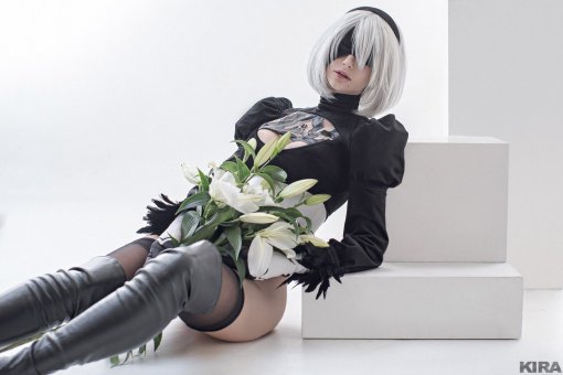 Россиянка показала косплей на 2B из NieR: Automata в чулках и боди без юбки