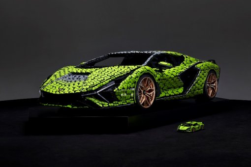 Lamborghini воссоздали из кубиков LEGO в полном размере