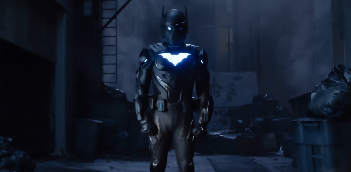 Актёр из сериала «Бэтвумен» по комиксам DC рассказал о костюме Бэтвинга