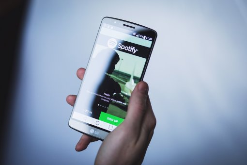 Spotify начал тестирование вертикальных видео на манер TikTok