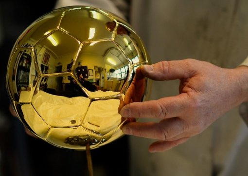 Лионель Месси стал лучшим футболистом года и получил седьмой «Золотой мяч» в карьере