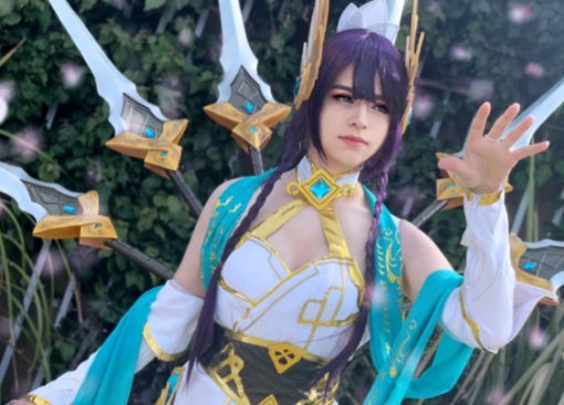 Про-игрок в League of Legends Sneaky вновь сделал женский косплей. Он реально крутой Про-игрок в League of Legends Sneaky вновь сделал женский косплей. Он реально крутой